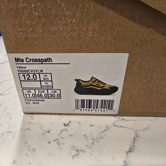 NEW VANS MTE Crosspath Yellow Black Hiking Shoes Men's 12 VN000CVUYLW NEW - Picture 10 of 10